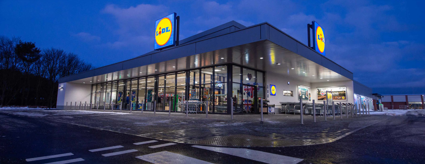 Lisl store at night