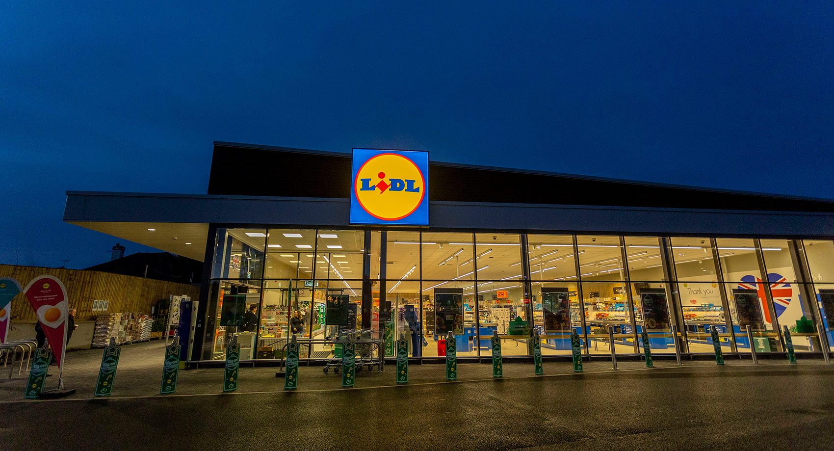 Lisl store at night